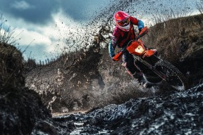 《Dota 2》国际秋季赛紧张激烈，战况不断升级，dota2秋季赛首日