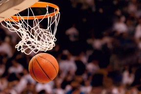 基：全黑队防线的“铁壁”，他对抗对手的强力进攻令人畏惧