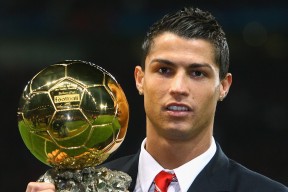 中国足球国家队引导球员参与战术方案制定，国足指导