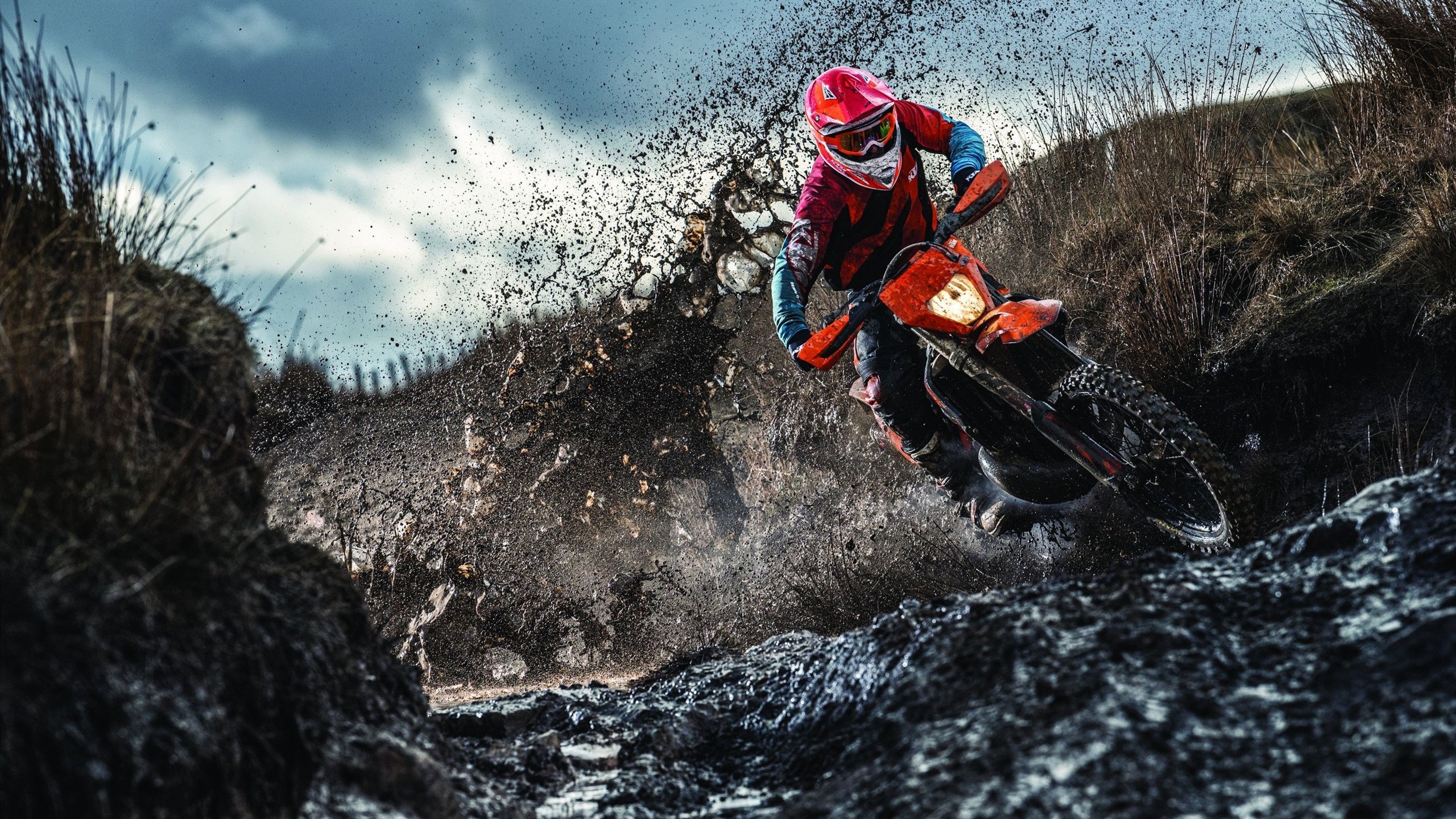 《Dota 2》国际秋季赛紧张激烈，战况不断升级，dota2秋季赛首日